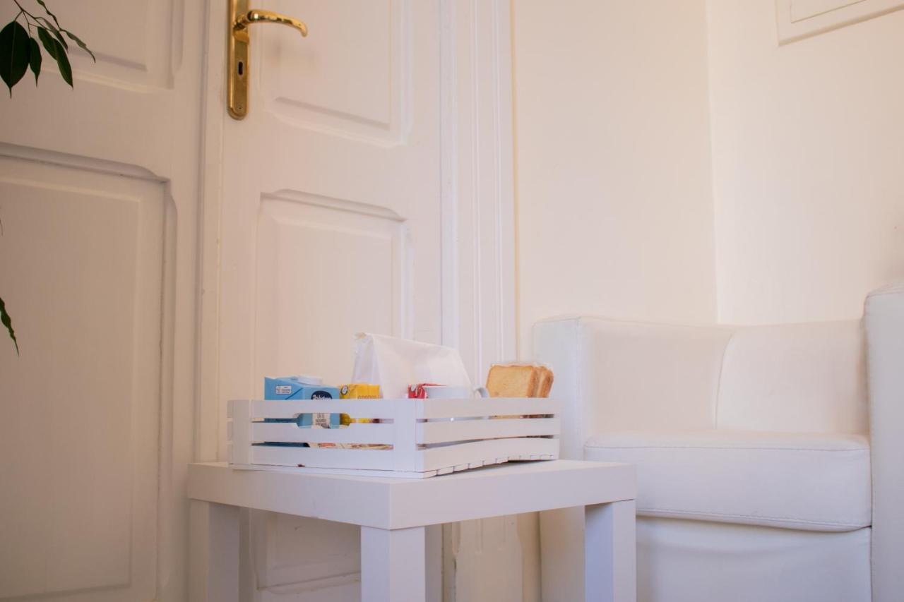 Apollo Suites Лече Екстериор снимка