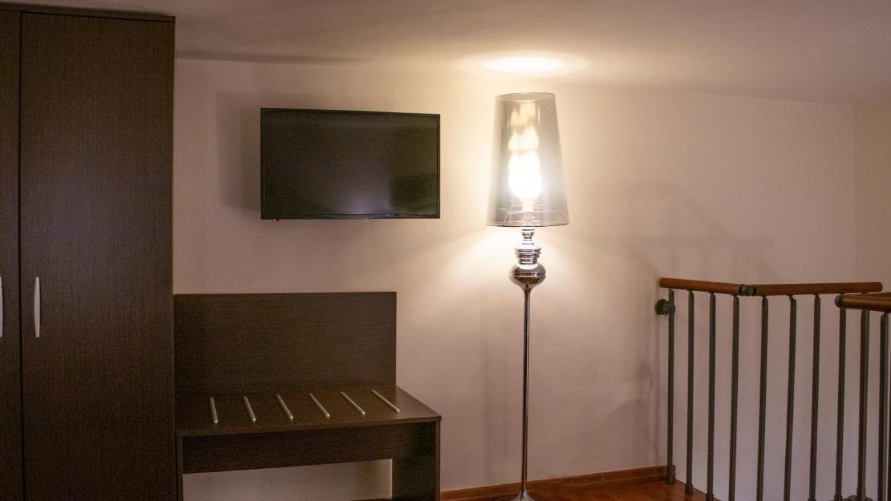 Apollo Suites Лече Екстериор снимка
