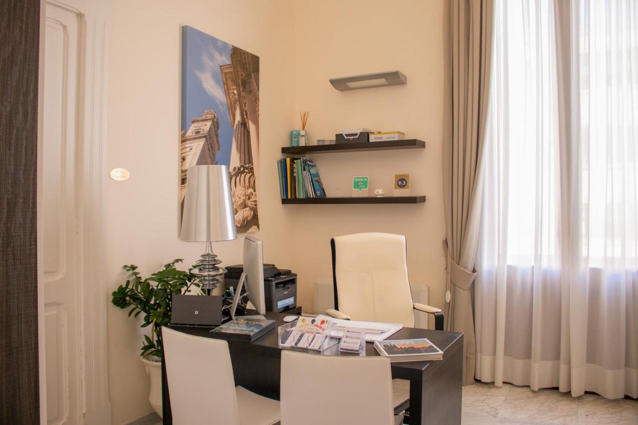 Apollo Suites Лече Екстериор снимка