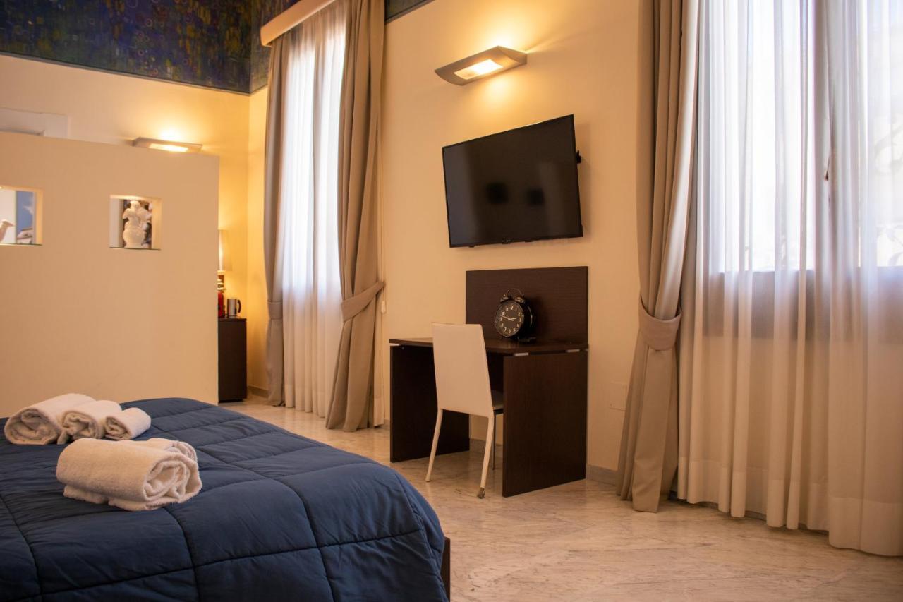 Apollo Suites Лече Екстериор снимка