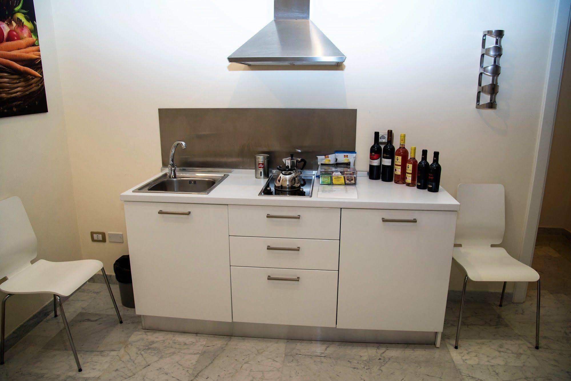 Apollo Suites Лече Екстериор снимка