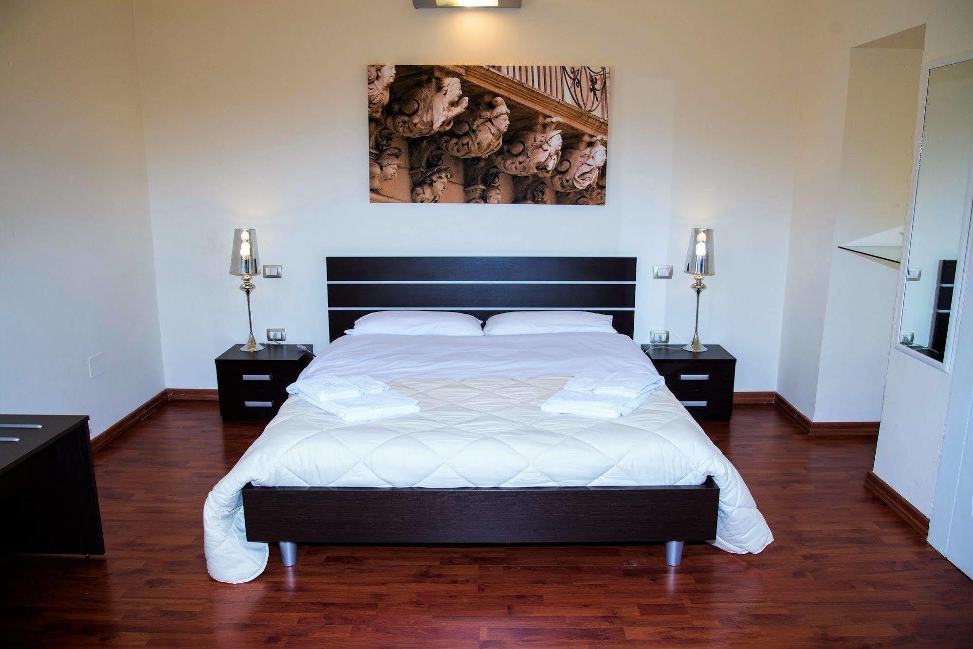 Apollo Suites Лече Екстериор снимка